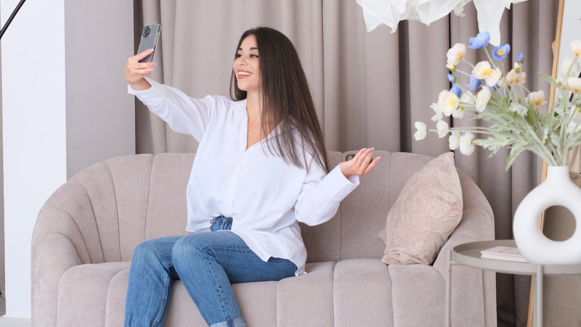 Научи как да изкарваш над 1000€ като UGC създател